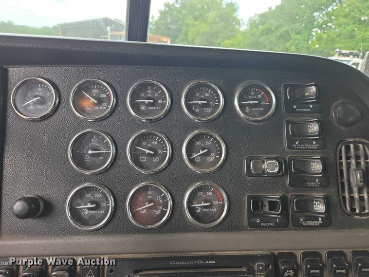 image for item DU7930 2012 Peterbilt 367 dump truck