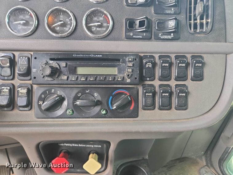 image for item DU7930 2012 Peterbilt 367 dump truck