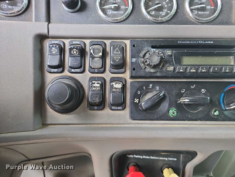 image for item DU7930 2012 Peterbilt 367 dump truck