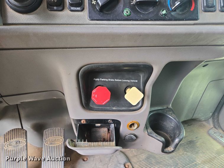 image for item DU7930 2012 Peterbilt 367 dump truck