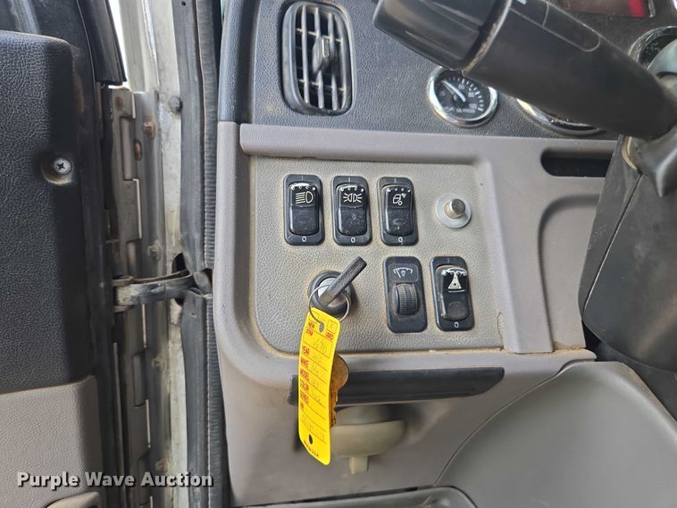 image for item DU7930 2012 Peterbilt 367 dump truck