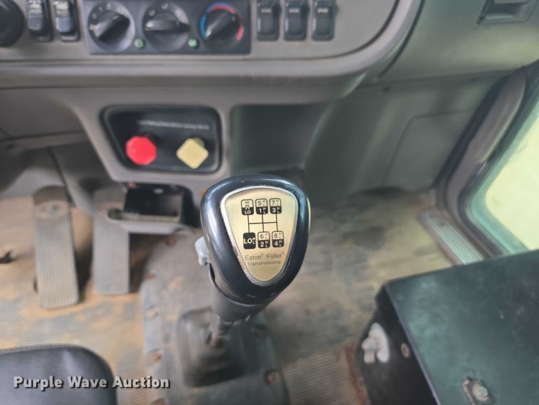 image for item DU7930 2012 Peterbilt 367 dump truck