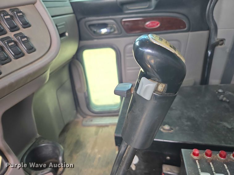 image for item DU7930 2012 Peterbilt 367 dump truck