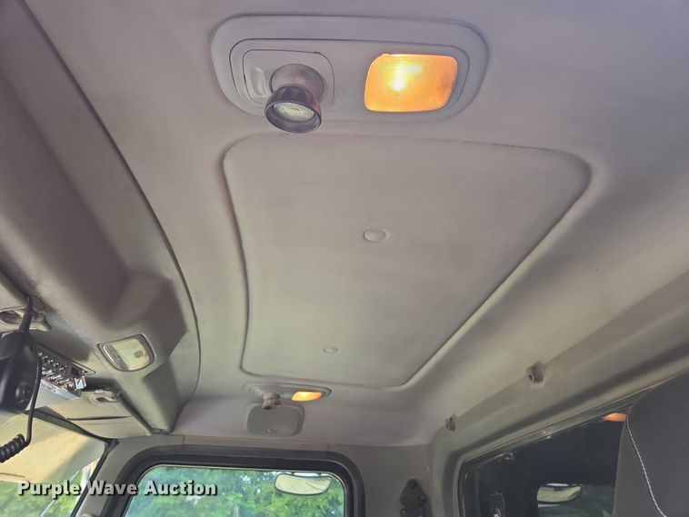 image for item DU7930 2012 Peterbilt 367 dump truck