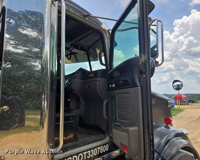 image for item DU7930 2012 Peterbilt 367 dump truck