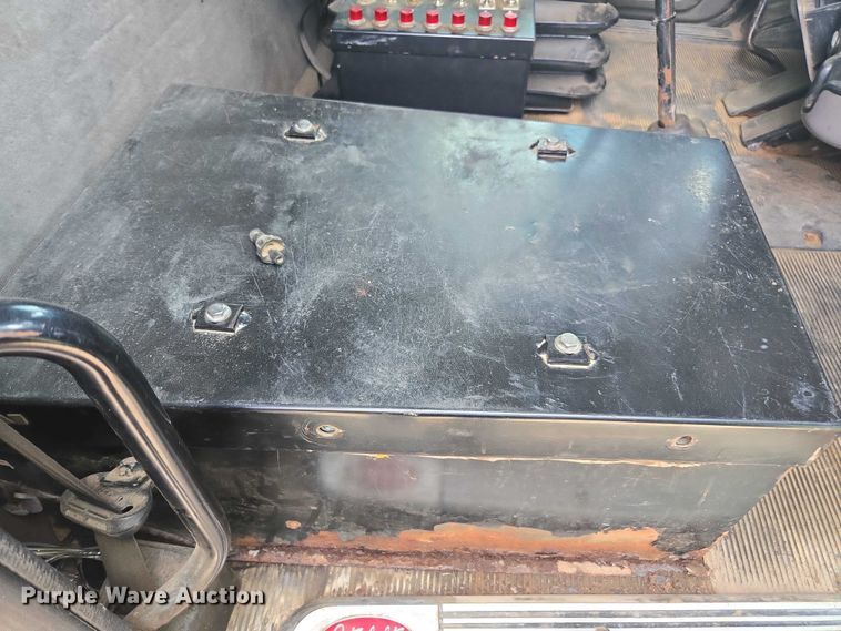 image for item DU7930 2012 Peterbilt 367 dump truck