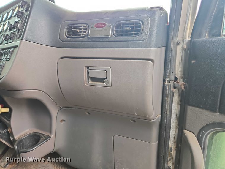 image for item DU7930 2012 Peterbilt 367 dump truck