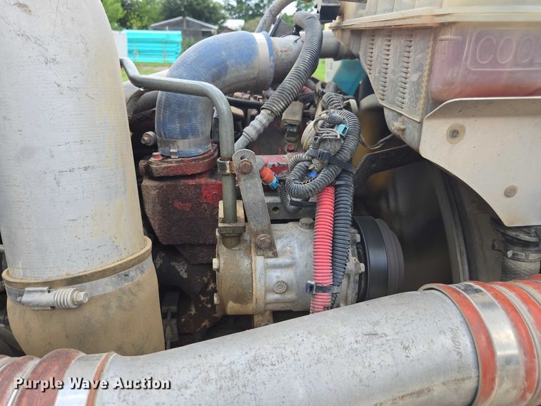 image for item DU7930 2012 Peterbilt 367 dump truck