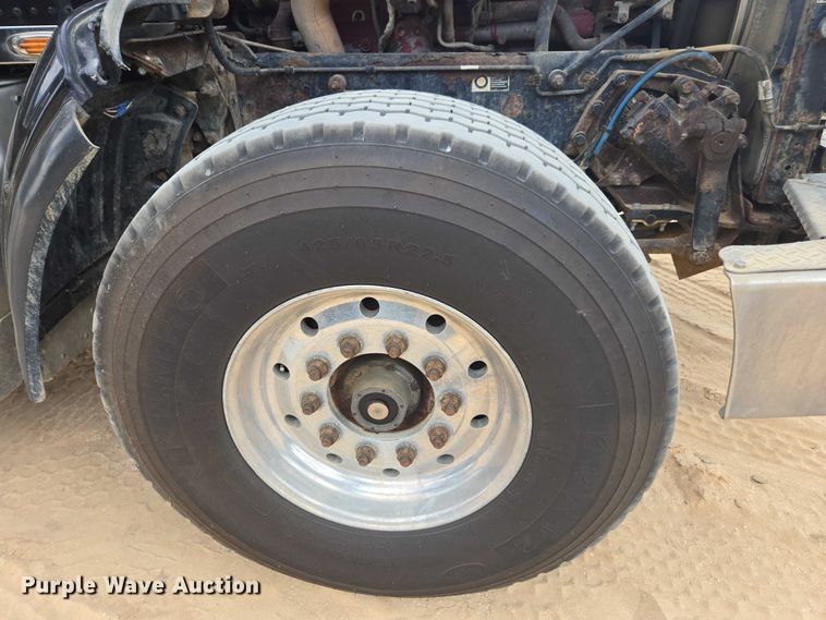 image for item DU7930 2012 Peterbilt 367 dump truck