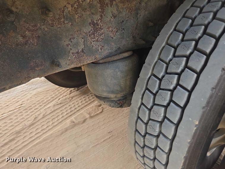 image for item DU7930 2012 Peterbilt 367 dump truck