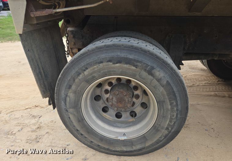 image for item DU7930 2012 Peterbilt 367 dump truck