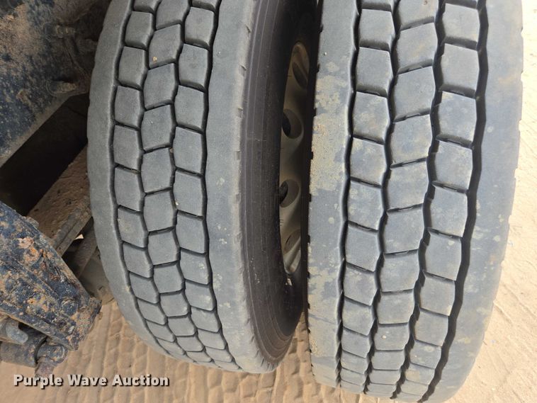 image for item DU7930 2012 Peterbilt 367 dump truck