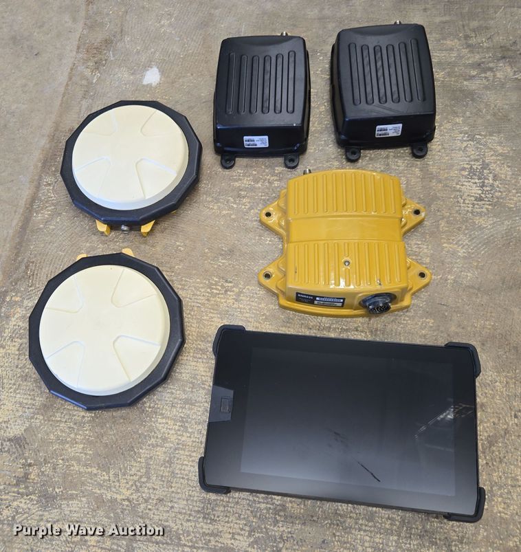 image for item DU7934 Trimble GPS  