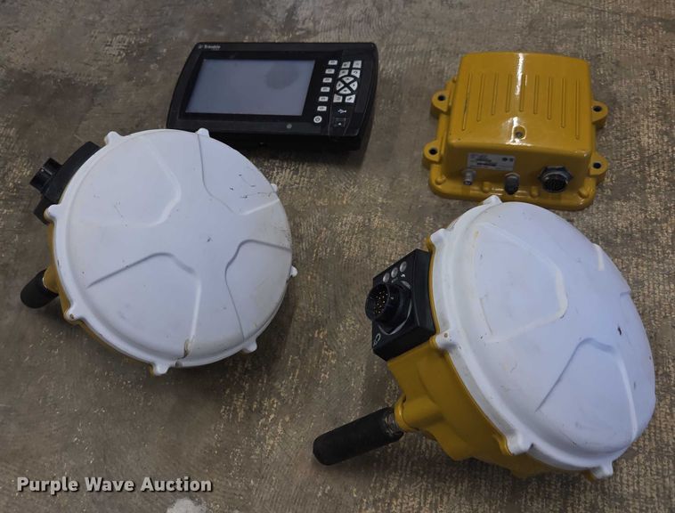 image for item DU7935 Trimble GPS  