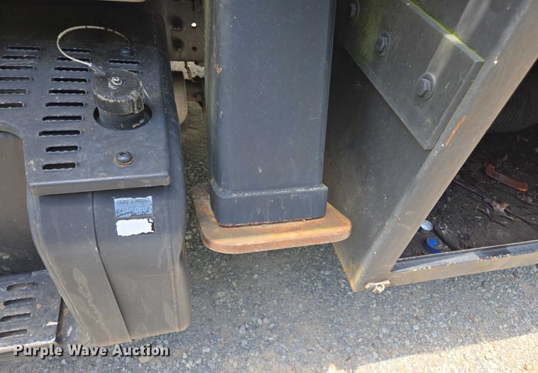 image for item DU7942 1997 GMC C7500 forestry bucket truck