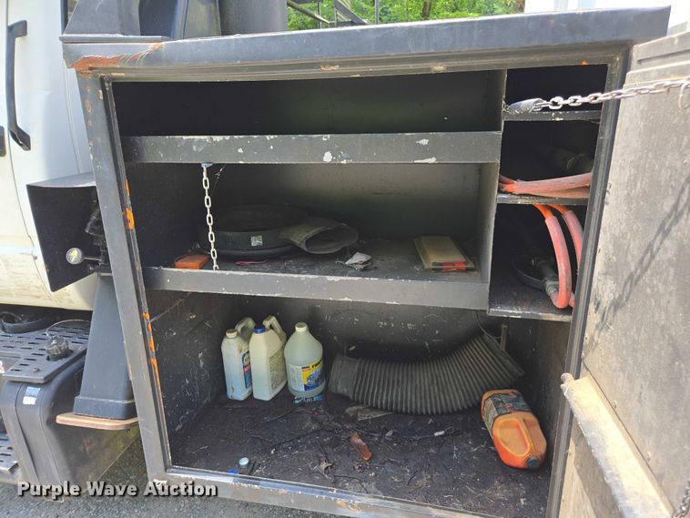 image for item DU7942 1997 GMC C7500 forestry bucket truck