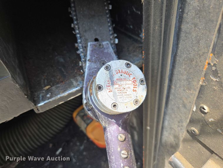 image for item DU7942 1997 GMC C7500 forestry bucket truck