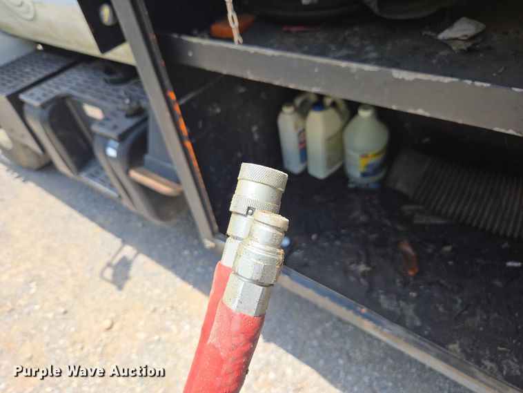 image for item DU7942 1997 GMC C7500 forestry bucket truck