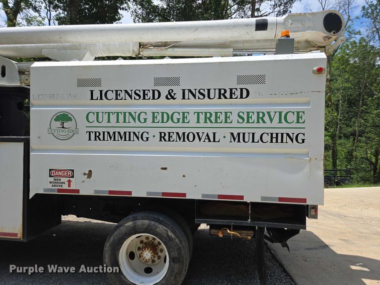 image for item DU7942 1997 GMC C7500 forestry bucket truck