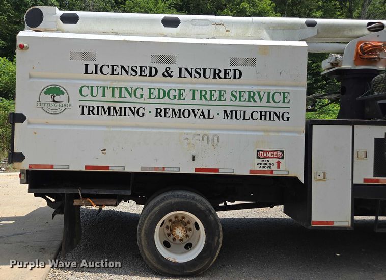 image for item DU7942 1997 GMC C7500 forestry bucket truck