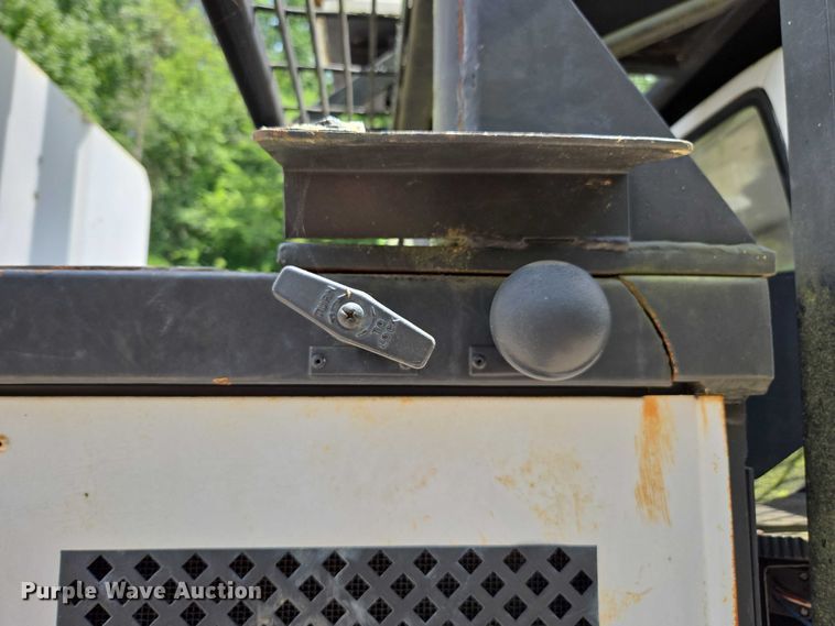 image for item DU7942 1997 GMC C7500 forestry bucket truck