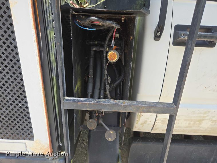 image for item DU7942 1997 GMC C7500 forestry bucket truck