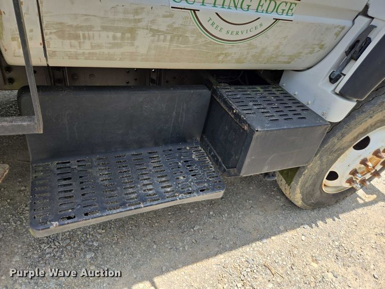 image for item DU7942 1997 GMC C7500 forestry bucket truck