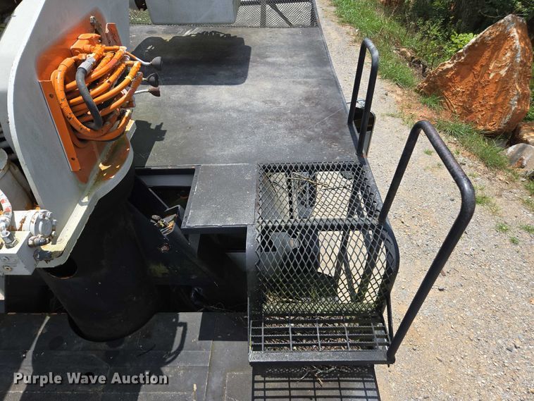 image for item DU7942 1997 GMC C7500 forestry bucket truck