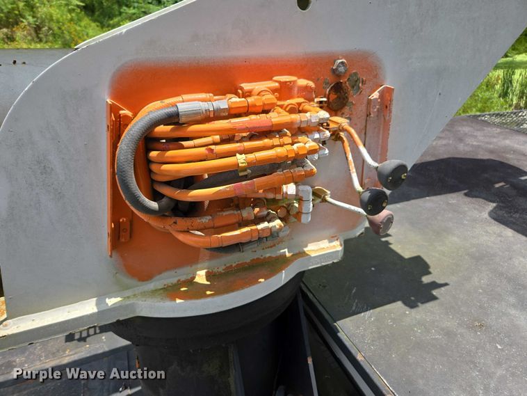 image for item DU7942 1997 GMC C7500 forestry bucket truck