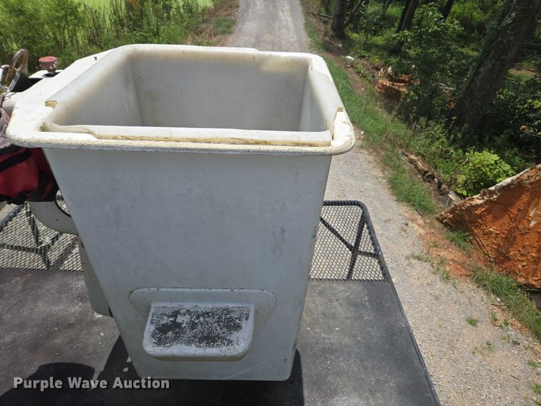 image for item DU7942 1997 GMC C7500 forestry bucket truck