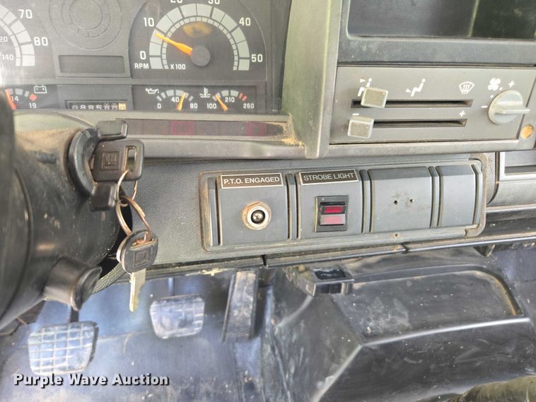 image for item DU7942 1997 GMC C7500 forestry bucket truck