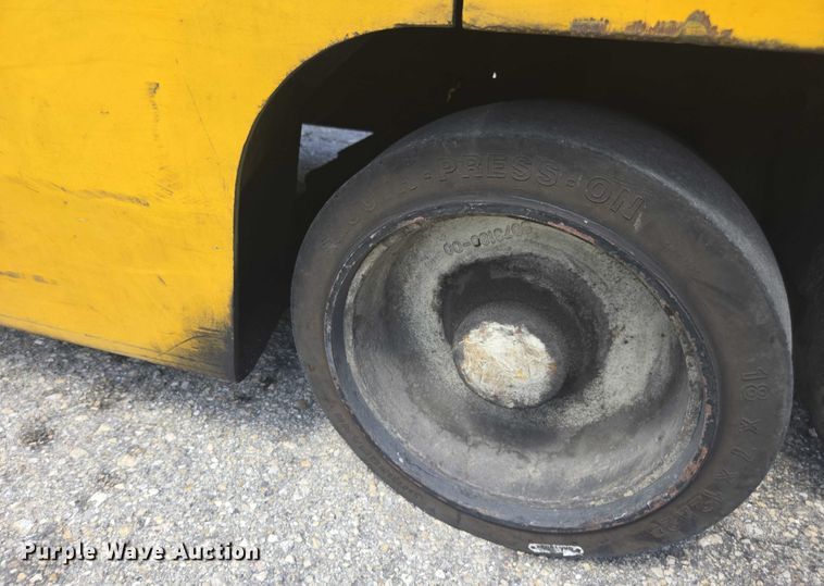 image for item DU7947 1986 Yale GC080LCJSBE085 forklift