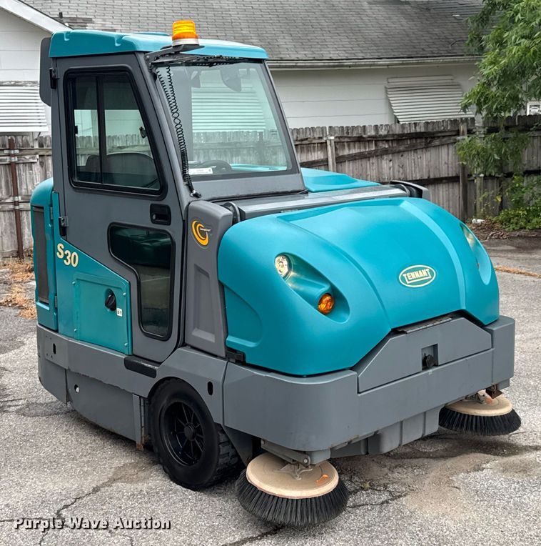 image for item DU9042 Tennant S30 sweeper
