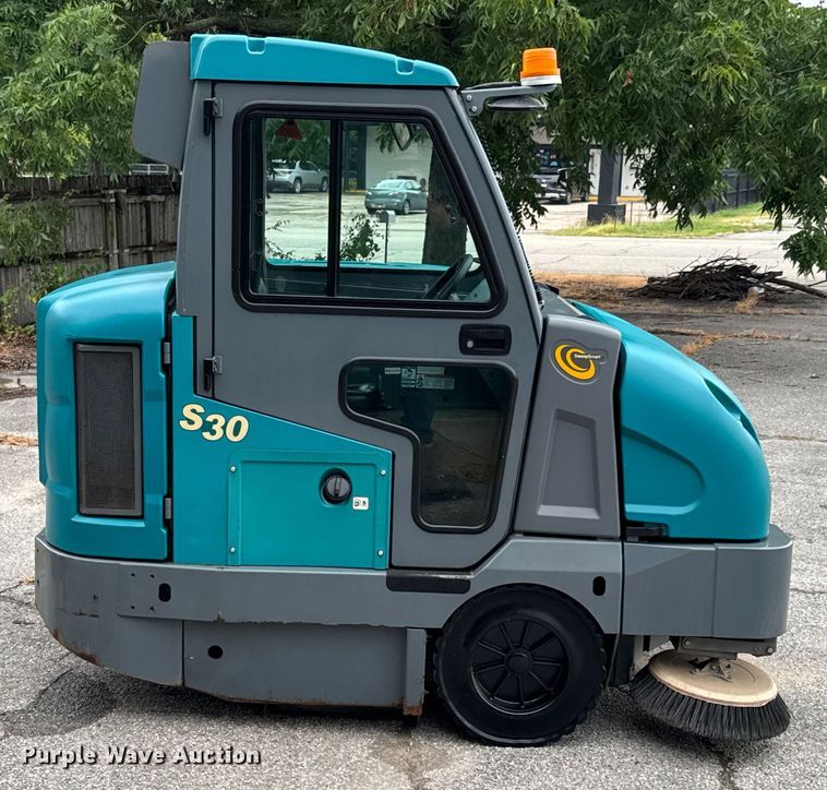 image for item DU9042 Tennant S30 sweeper