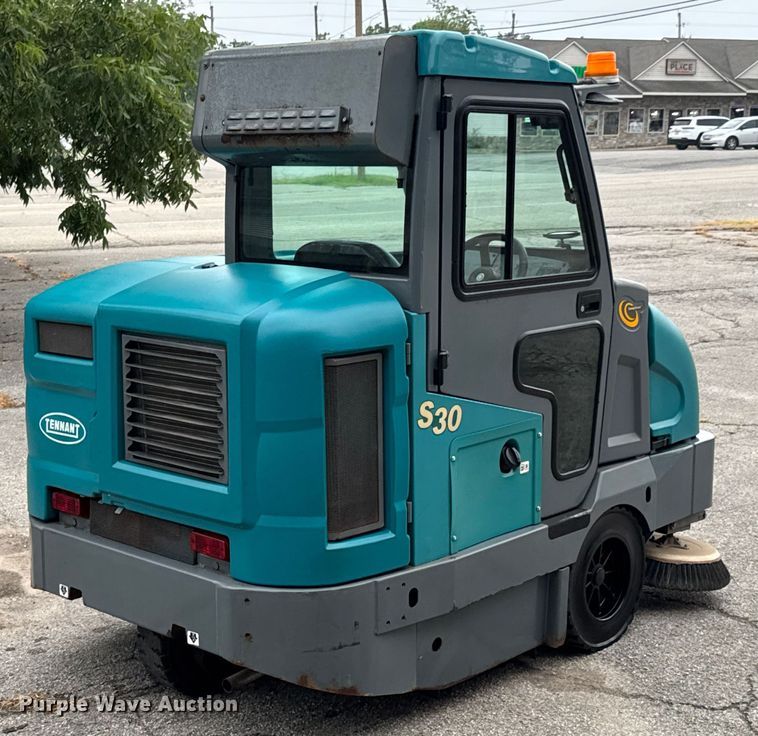 image for item DU9042 Tennant S30 sweeper