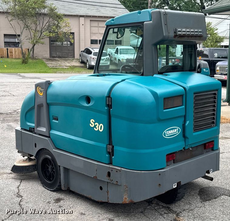 image for item DU9042 Tennant S30 sweeper