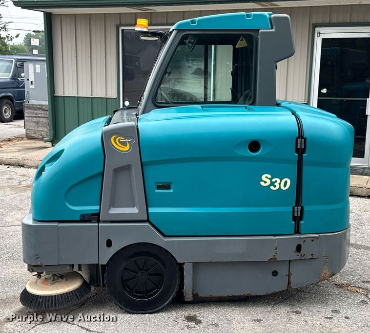 image for item DU9042 Tennant S30 sweeper