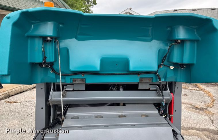 image for item DU9042 Tennant S30 sweeper