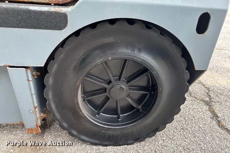 image for item DU9042 Tennant S30 sweeper