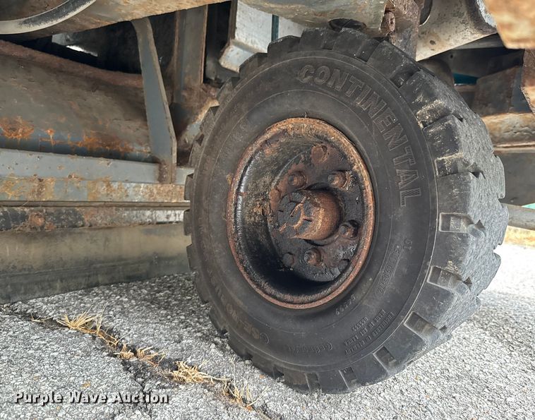 image for item DU9042 Tennant S30 sweeper