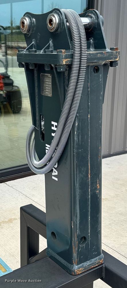 image for item DU9326 Hyundai HDB40 breaker