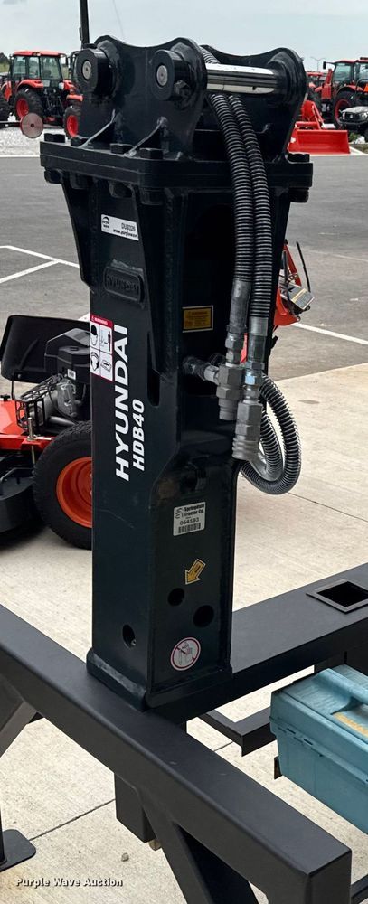 image for item DU9326 Hyundai HDB40 breaker