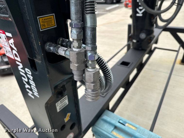 image for item DU9326 Hyundai HDB40 breaker