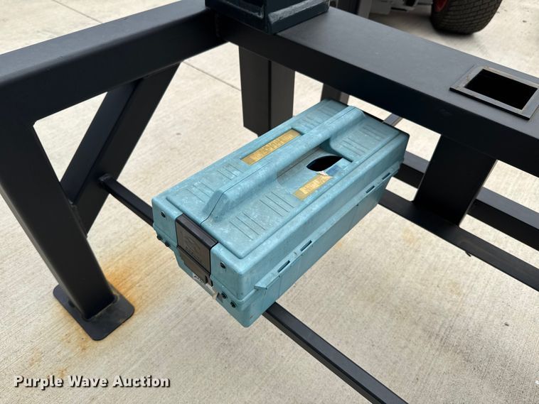 image for item DU9326 Hyundai HDB40 breaker