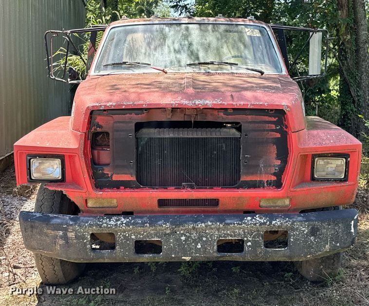 image for item DU9399 1984 Ford F700 dump truck