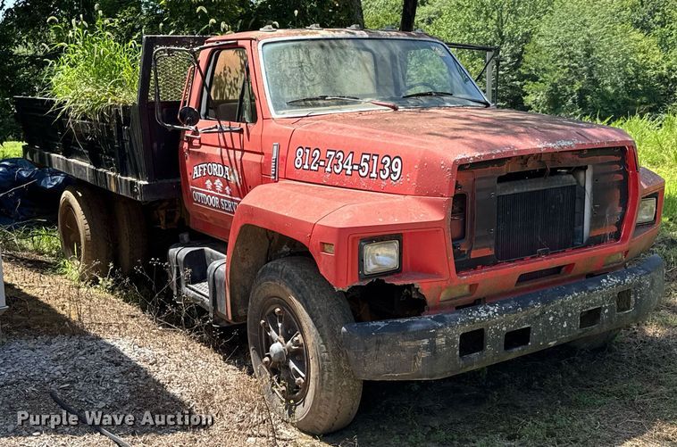 image for item DU9399 1984 Ford F700 dump truck