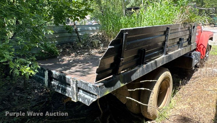 image for item DU9399 1984 Ford F700 dump truck