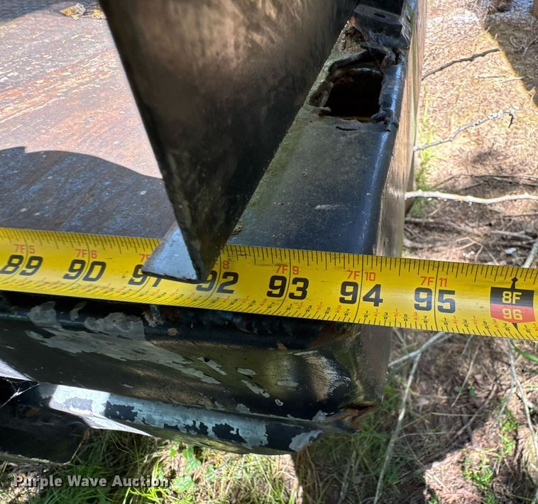 image for item DU9399 1984 Ford F700 dump truck