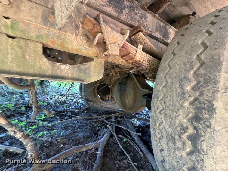 image for item DU9399 1984 Ford F700 dump truck