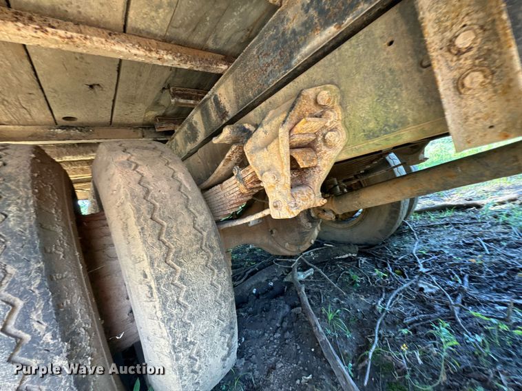 image for item DU9399 1984 Ford F700 dump truck